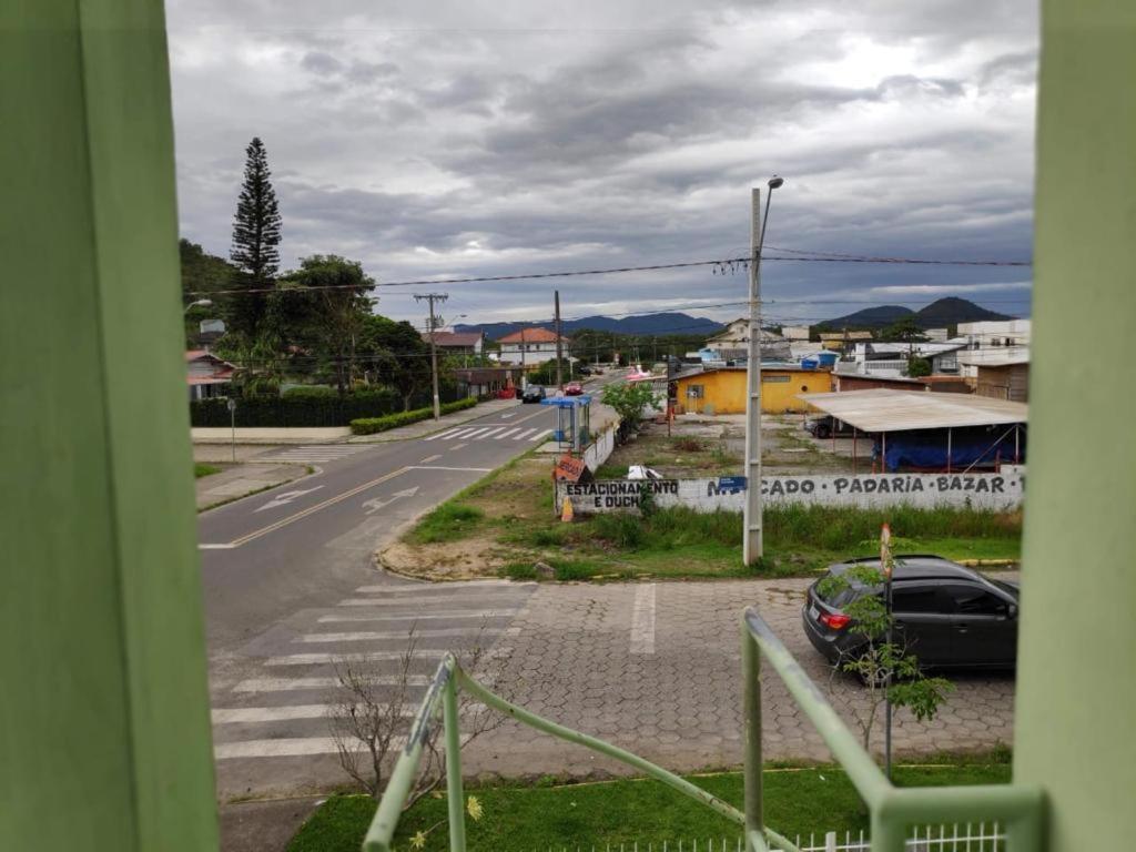 Apto Pertinho Da *